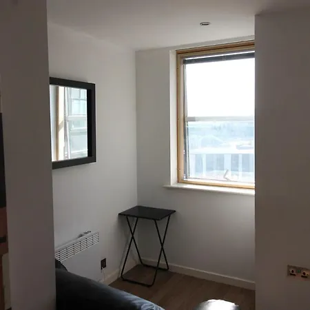 Centre View By Train Station Apartment